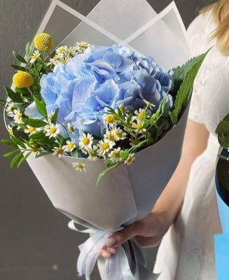 Букет "Лунная соната" с большой гортензией и танацетумом. N 22452 Букет "Лунная соната" с большой гортензией и танацетумом. N 22452