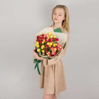 Букет из ярких кустовых роз 27803