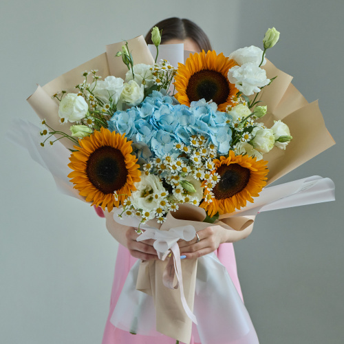 Букет с подсолнухами и гортензией арт. 84603