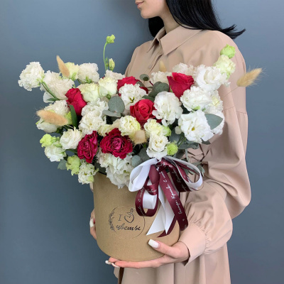 Коробка с розами и эустомой N 67000 Коробка с розами и эустомой N 67000