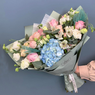 х Букет с гортензией, розами и альстромерией N 66830